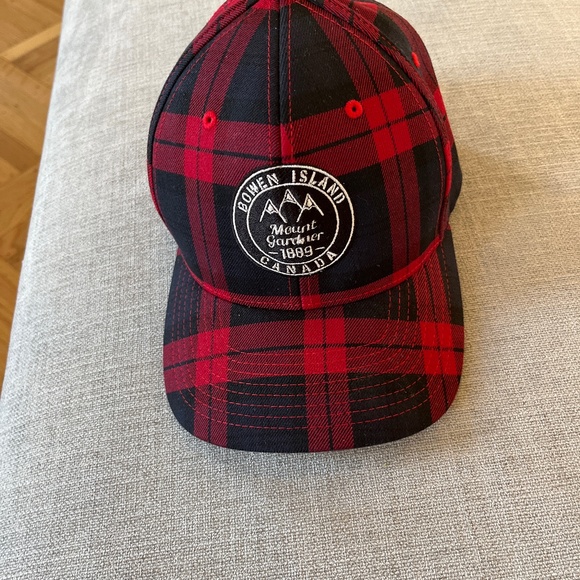 Peaked cap - Picture 1 of 3